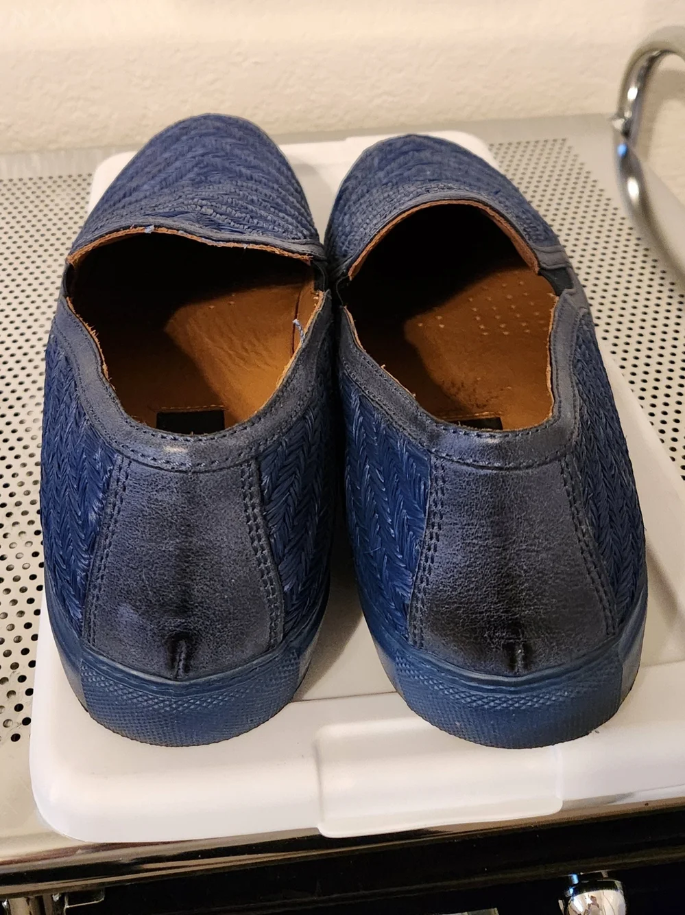 Donald J. Pliner stylish woven